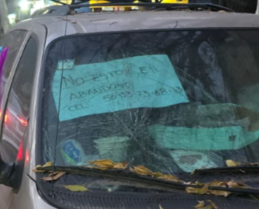 colanahuac_cdmx's tweet photo. Dice el vecino que no está en abandono, nomás no la ha movido en meses... Y no lo piensa hacer, porque la usa de bodega.

¿Alcanzan a ver el número?, para escribirle... https://t.co/OH3sIe9FsD