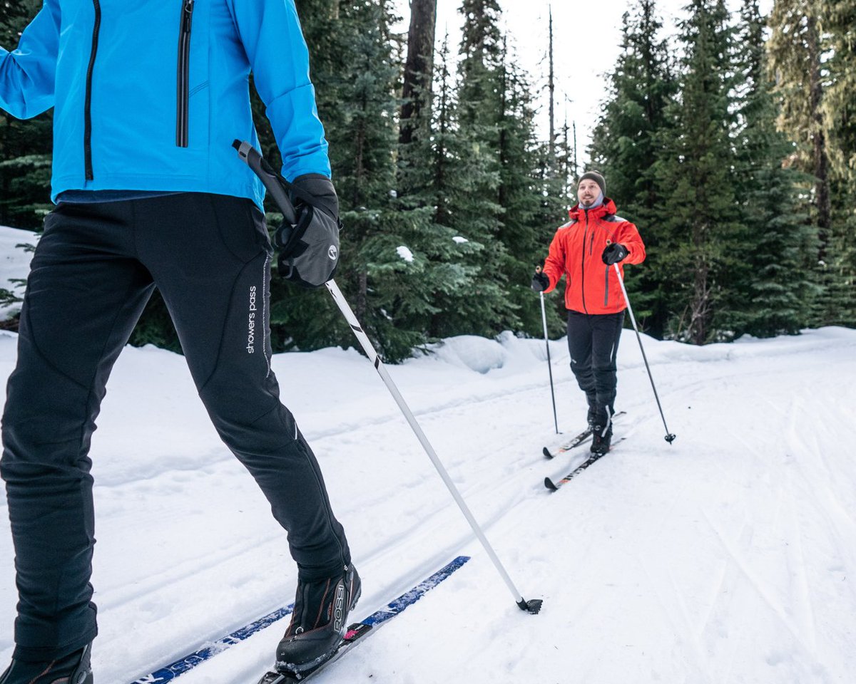 showerspass's tweet image. Attempting tricks on snow skates: 10% skill, 90% hoping not to faceplant. Thankfully, good gear has your back when the ice doesn’t! ❄️🛹

#SnowSkating #AdventureOnIce #WaterproofGear #ShowersPassGear #AllElementsCovered