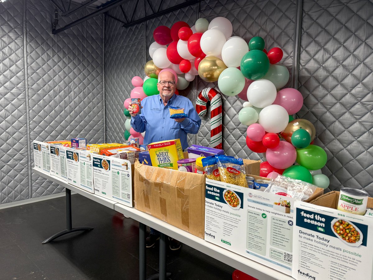 HillsboroughSOE's tweet photo. Every holiday season, we find a way to #GiveBack. This year, we supported @FeedingTampaBay. There are #3WaysToGive – time, food or $$ – and we chose to do all three! Glad we could help. #StandWithFTB #VoteHillsborough https://t.co/BWG4aHAMzf