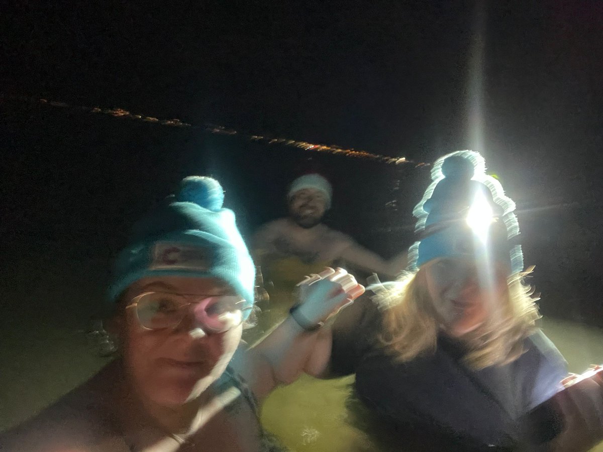 Martin87McD's tweet photo. #ColdCrew🥶 Evening dip in the Dark. Wee extra battle to overcome tonight but we remained resilient and overcame the fear of the eerie dark water. Smashed it @clareobrien2019 💪🏽 https://t.co/VDAD6gwpxZ