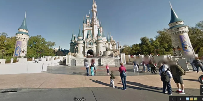sensacionalista's tweet photo. Dólar a 6,30 faz família planejar visita à Disney pelo Google Street View https://t.co/8DB0jVRzY7