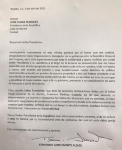 Este fue el Decreto oficial del nombramiento de Fernando Sanclemente como embajador ante Uruguay en el Gob Duque. En su finca le encontraron varios laboratorios de cocaína. Se quedó en el cargo después de ese grave hallazgo y renunció cuando quiso. ¿Quién del uribismo protestó?