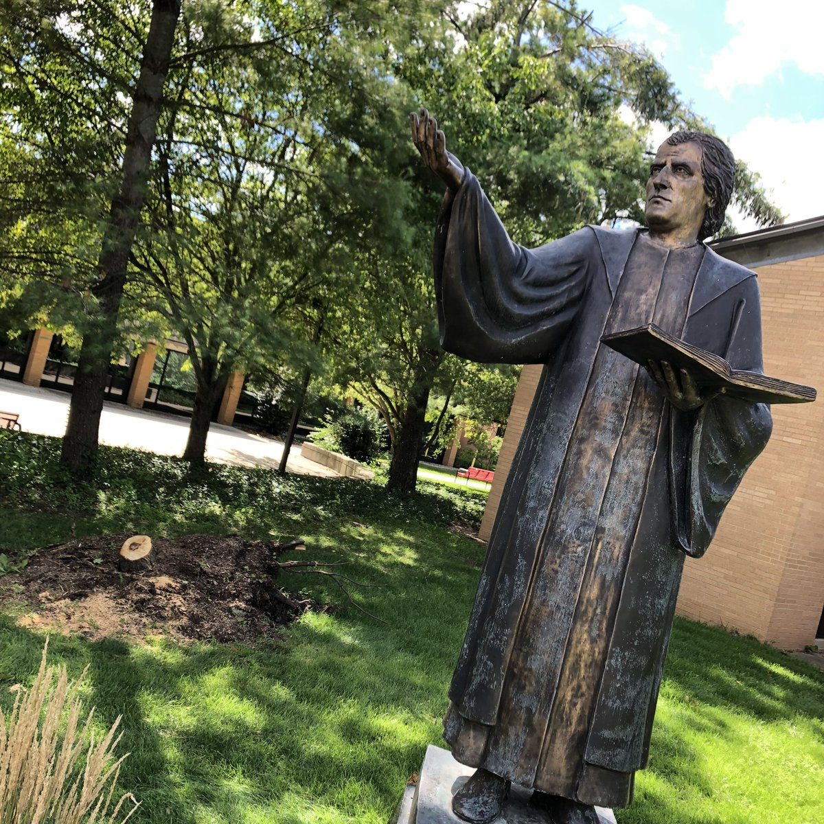 concoschulz's tweet image. Today the President of Concordia U Wisconsin/Ann Arbor notified stakeholders that 2025 will see the few remaining CUAA programs consolidated to the north campus. It’s hard not to see this as a prelude to selling the main campus, her historic manor house and the beautiful chapel.