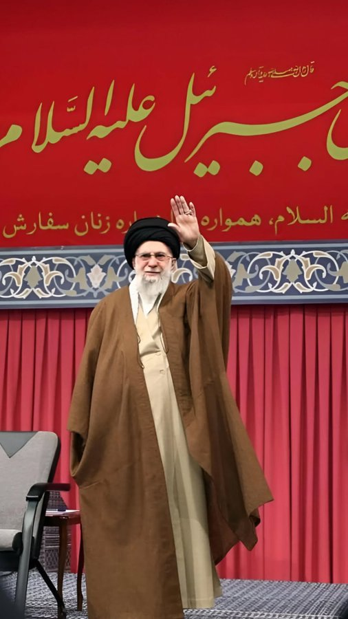 maedeh_tb's tweet photo. اسلام با تکیه بر حجاب و عفاف، ارتباطات بین زن و مرد را تعیین می‌کند #لبیک_یا_خامنه_ای #ولی_الامر https://t.co/QiZZg5xJ5U