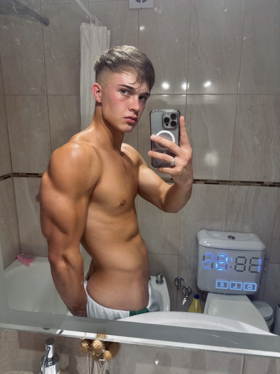 _sweetboynova's tweet photo. Have a nice evening😘 https://t.co/lRiFvbUyrE