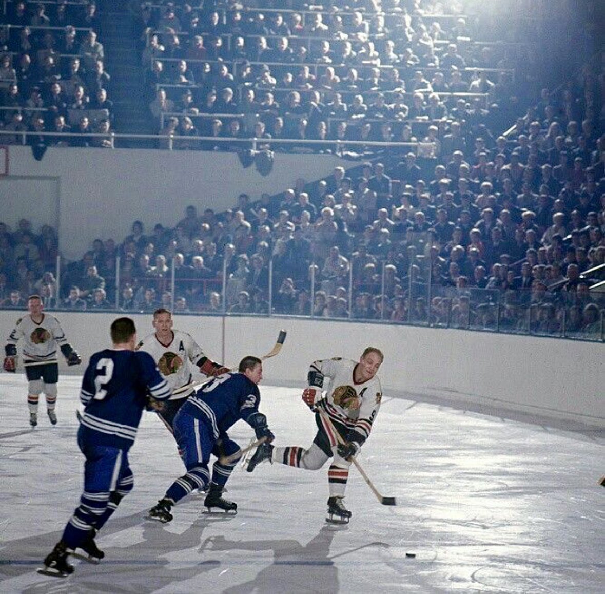 bobby-hull-slap-shot-after-years-of-struggle-blackhawks-are-on-a-roll