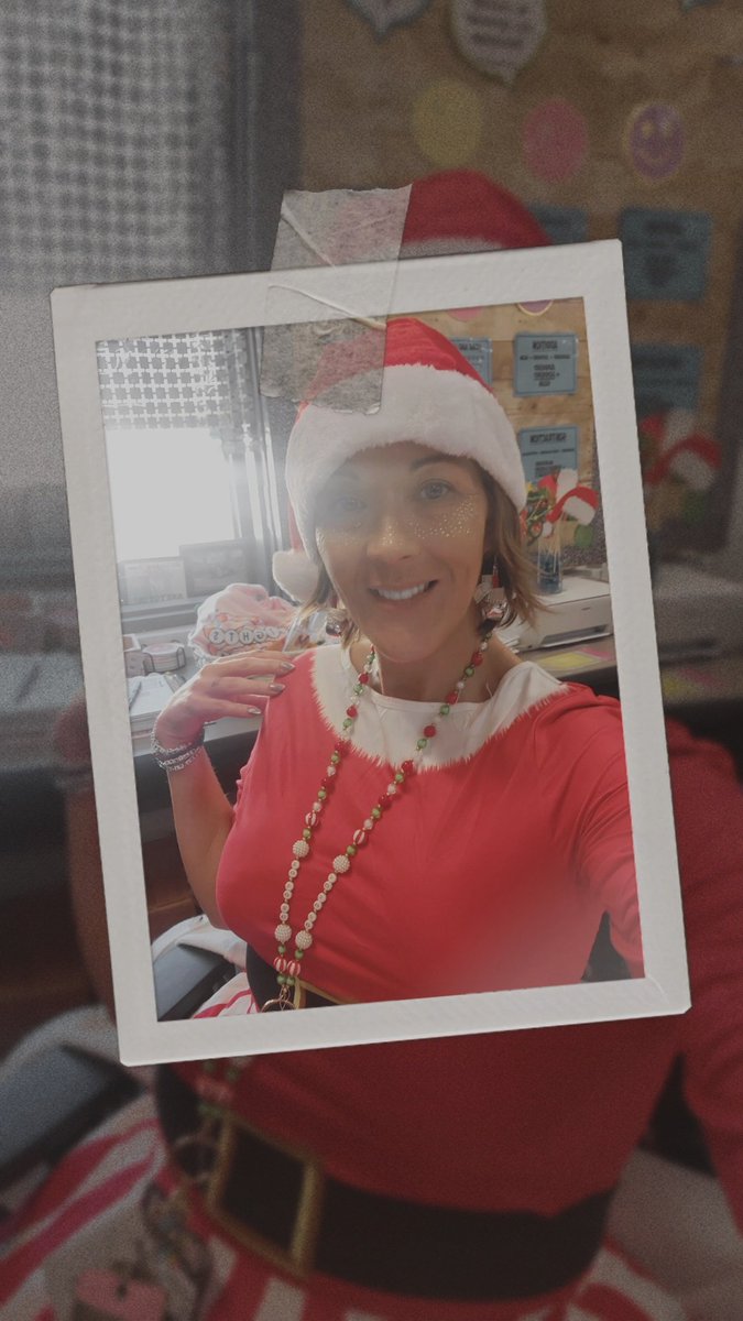 2ndGrade4Ever's tweet photo. You know, just an elementary teacher walking through the real world dressed as an elf. All the children at North Creek made the nice list! #NCExcels #MelissaISD https://t.co/6TDa8lrUqR