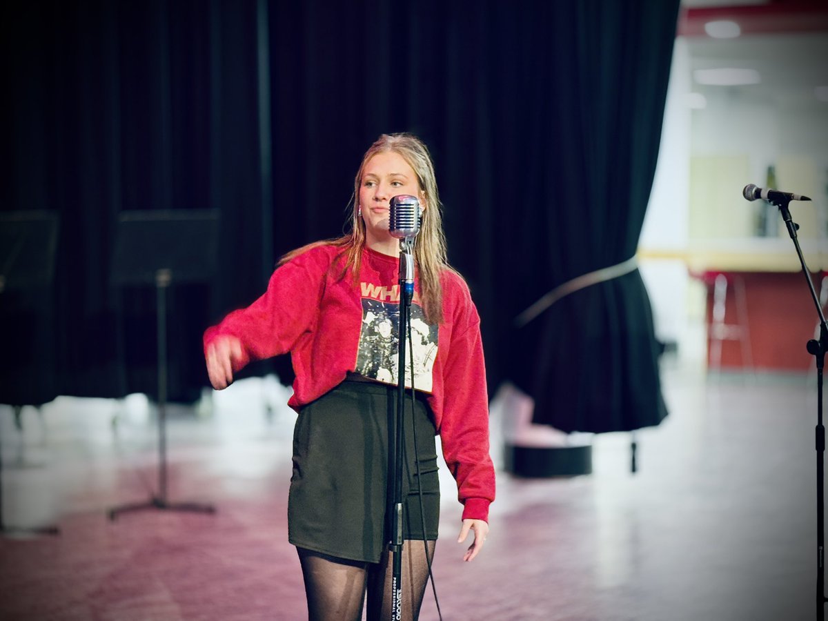 music_greenwood's tweet photo. What an amazing evening for our @Greenwood_Acad Christmas Extravaganza. Brilliant festive atmosphere. Hot drinks, great music and all compered by our one and only Lucy Roe. Pupil skills and leadership everywhere you looked and a lovely (and easy) night for staff 🤣 #proud https://t.co/iK0BM33jUW