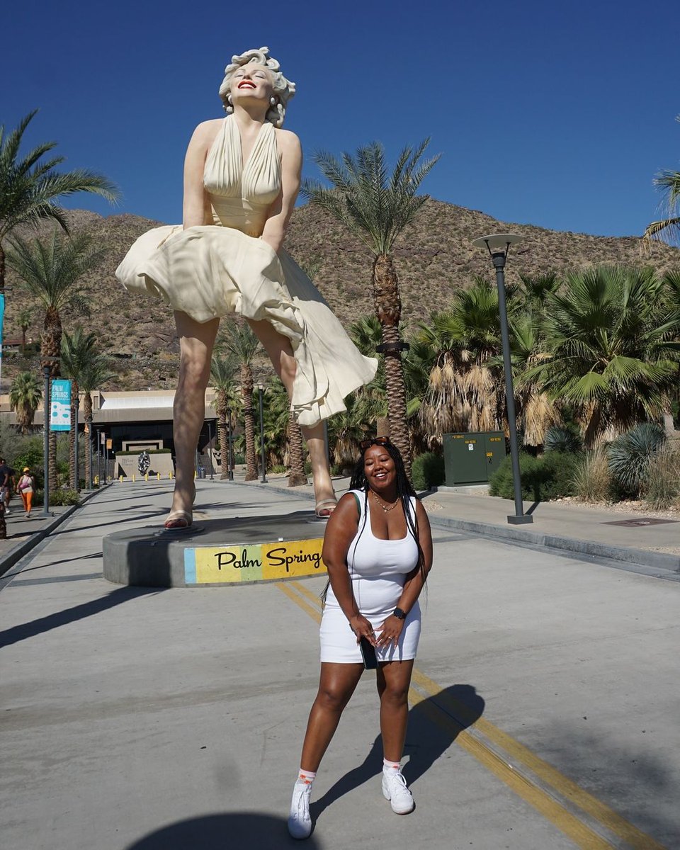 Marilyn’s here to remind you that stars shine forever 😉 ✨ Stop by for a selfie and feel the Hollywood glam on your next visit! 🎬 

📸 semiantistush via IG