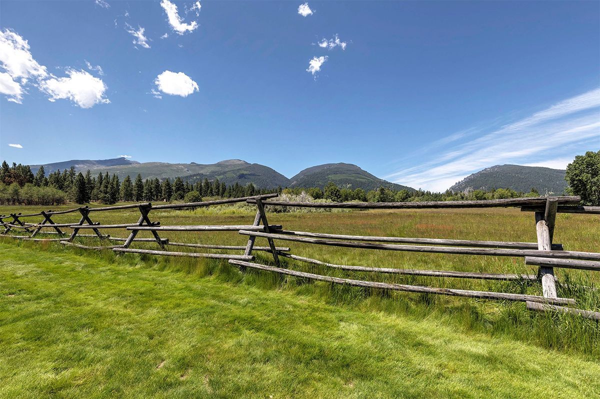 PureWestRE's tweet photo. Experience the #ultimateMontanalifestyle with this exceptional, established 50-acre legacy #ranchproperty

711 Fred Burr Road, #VictorMT

4 Beds / 5 Baths / 3,713 Sq Ft
MLS# 30009952 / $4,790,000

Contact listing agent Bobbi J. Lockhart - 406-880-0117

https://t.co/7ec4xySARM https://t.co/wYP6rE0sIj