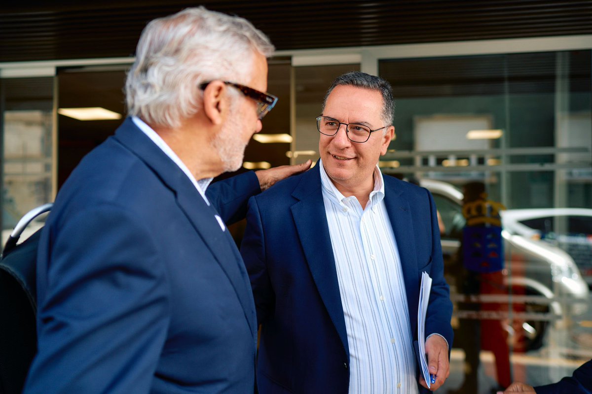 PoliSuarezgc's tweet photo. Mi más sincera enhorabuena y deseos de éxito a Lluís Serra @RectorULPGC y a todo su equipo por revalidar el cargo de rector de la @ULPGC Ambas partes siempre hemos mantenido una relación muy cordial y encontrado diálogo y colaboración. Estoy convencido de que así seguirá siendo en esta nueva etapa.