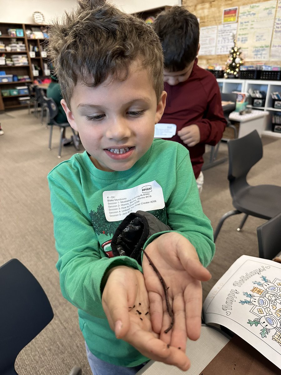 MrsKalustian's tweet photo. Worms! Worms! Worms! Students learned all about worms and then got a hands on experience at my sessions during Blaze Your Own Trail Day at @PISDBryantElem 💜🪱 @ProsperISD https://t.co/0NV0wBttlu