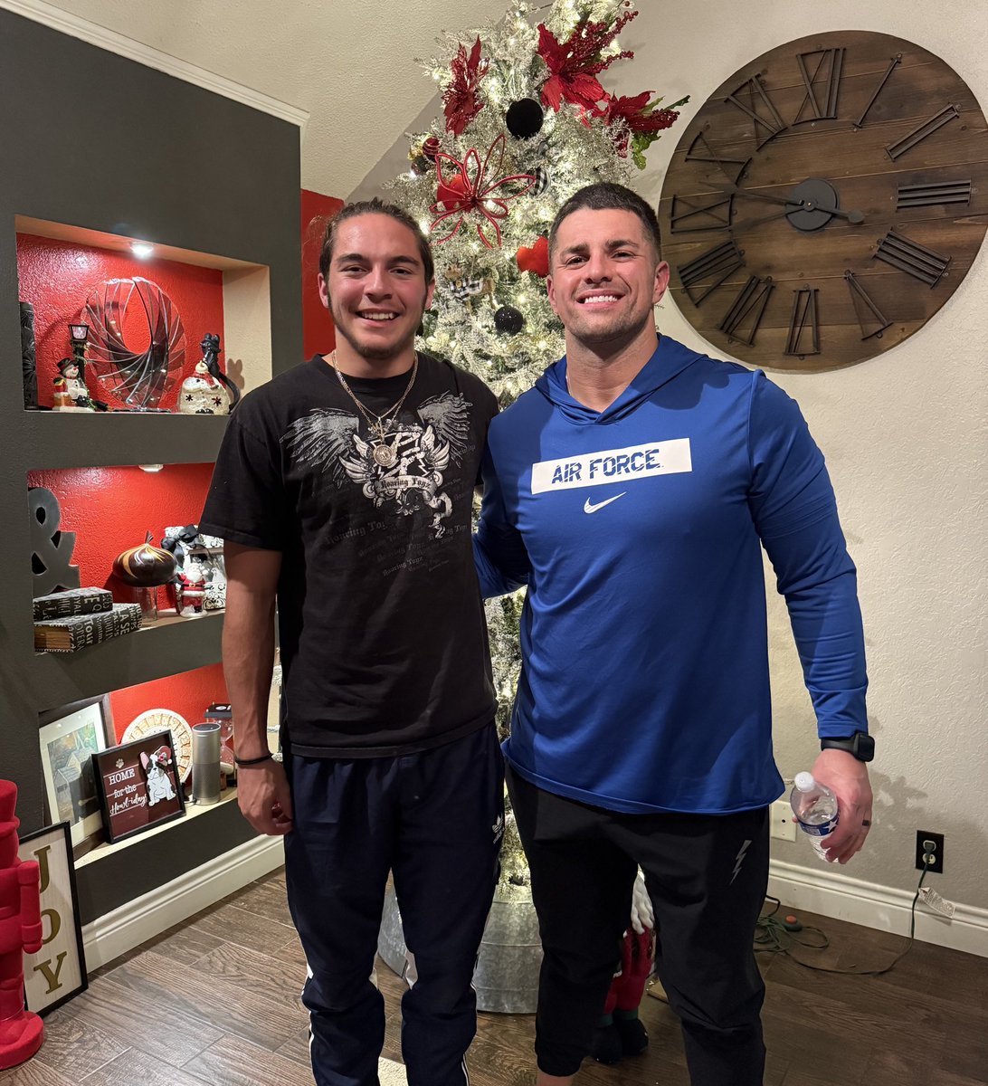 Thank you <a href="/CoachLamAF/">Ken Lamendola</a> for stopping by last night for a great home visit. 

<a href="/CoachTCalhoun/">Troy Calhoun</a> <a href="/jake8shakes/">Coach Jake Campbell</a> <a href="/MarkHum7/">Mark Humble</a> <a href="/HHKnights_FB/">Harker Heights Football</a> 
#BoltBrotherhood