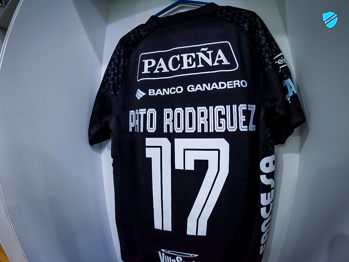 Bolivar_Oficial's tweet photo. Nuestra sagrada camiseta lista en el Tahuichi para enfrentar una nueva final 🏆✨👕

@BagoBolivia https://t.co/6nEOfDnRzx