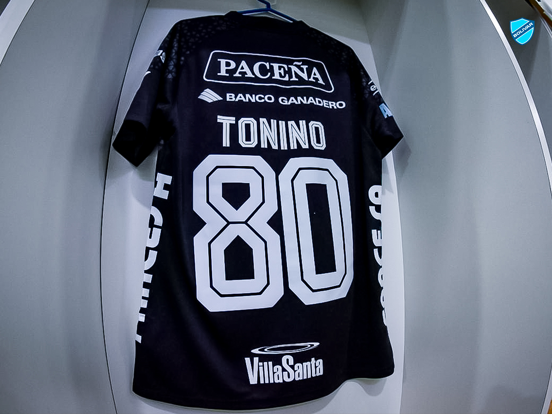 Bolivar_Oficial's tweet photo. Nuestra sagrada camiseta lista en el Tahuichi para enfrentar una nueva final 🏆✨👕

@BagoBolivia https://t.co/6nEOfDnRzx