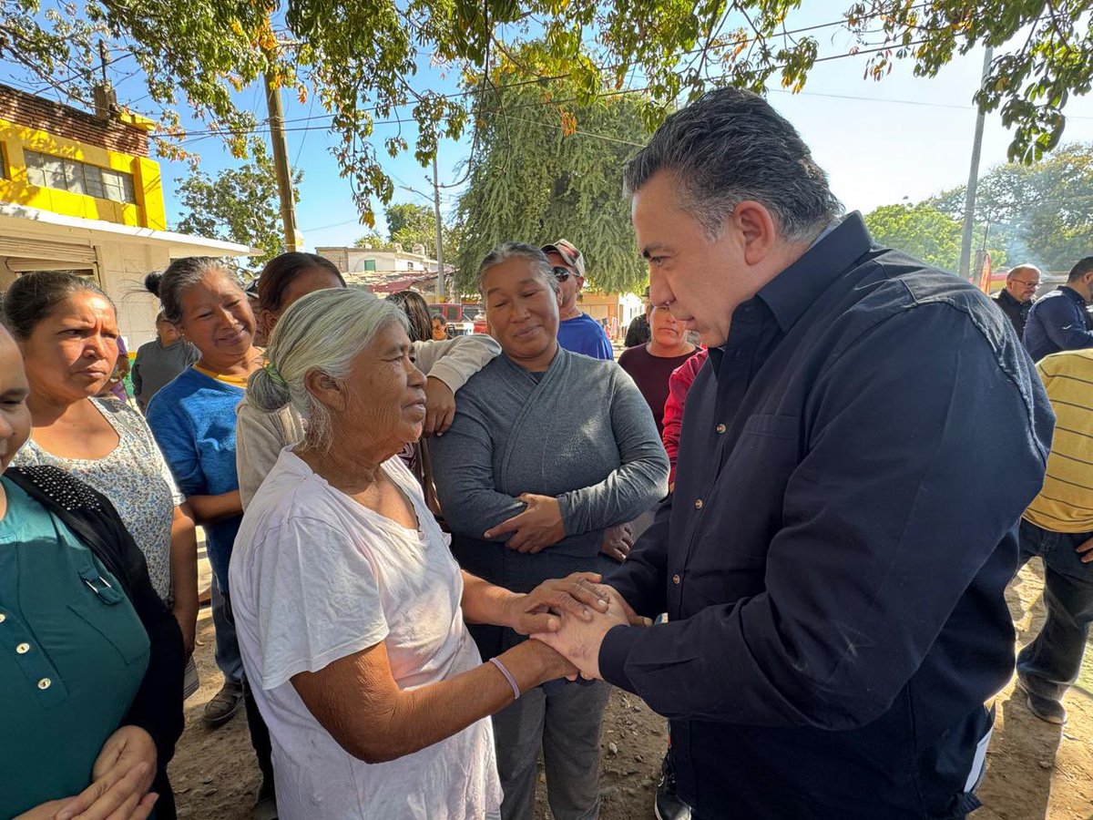 Aquí andamos Presidenta <a href="/Claudiashein/">Claudia Sheinbaum Pardo</a>, en La Trinidad, Guasave, tierra de mujeres y hombres cuatroteístas de cepa, a quienes informamos de las reformas del 2o. piso de la #4T que usted impulsa. 

Me dijeron: hágale saber a la Presidenta de México, que estamos con ella a fondo