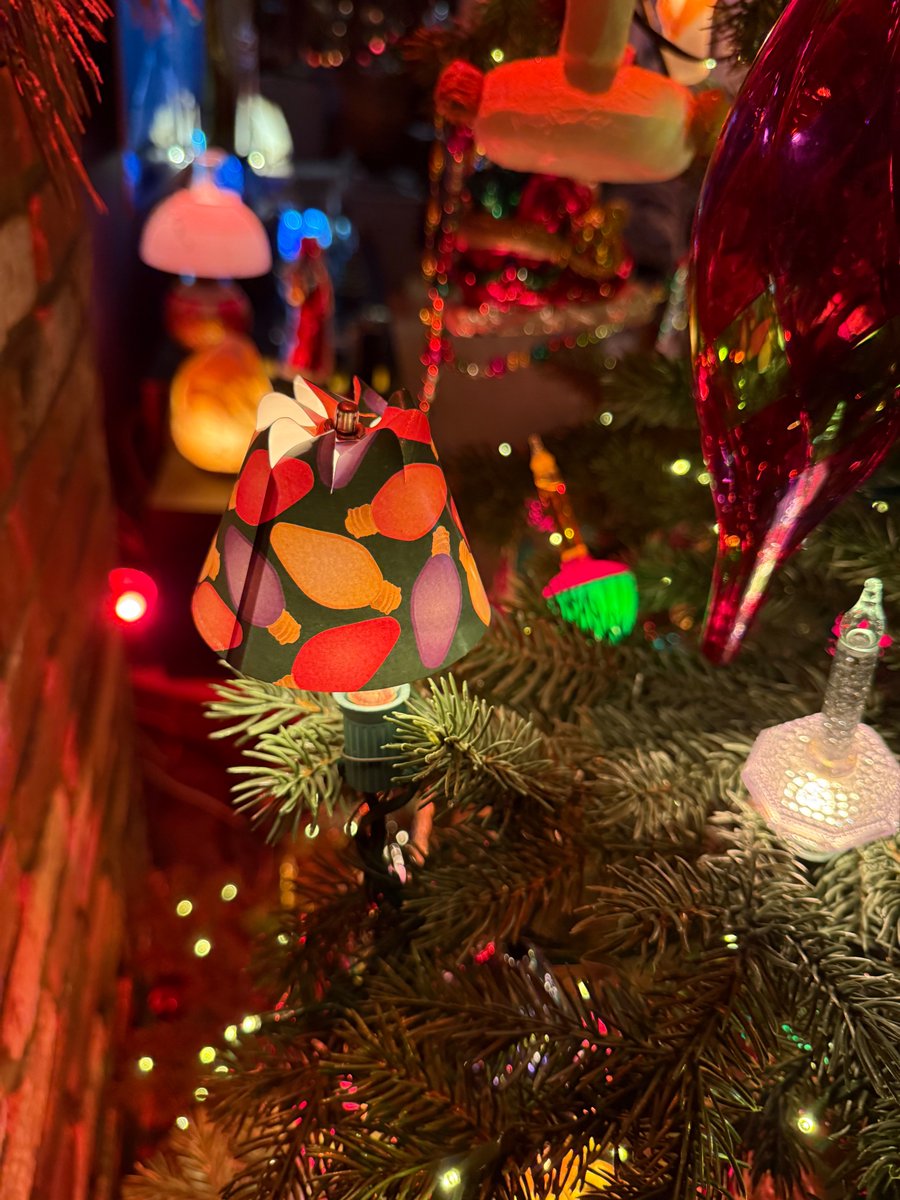 BillnBobBill's tweet photo. @gggirl924 I have both an aluminum tree (made by a pool equipment company durign the off season) and a color wheel in the garage
my tree in the house has a lot of antique lights on it https://t.co/qkekH5AXcn