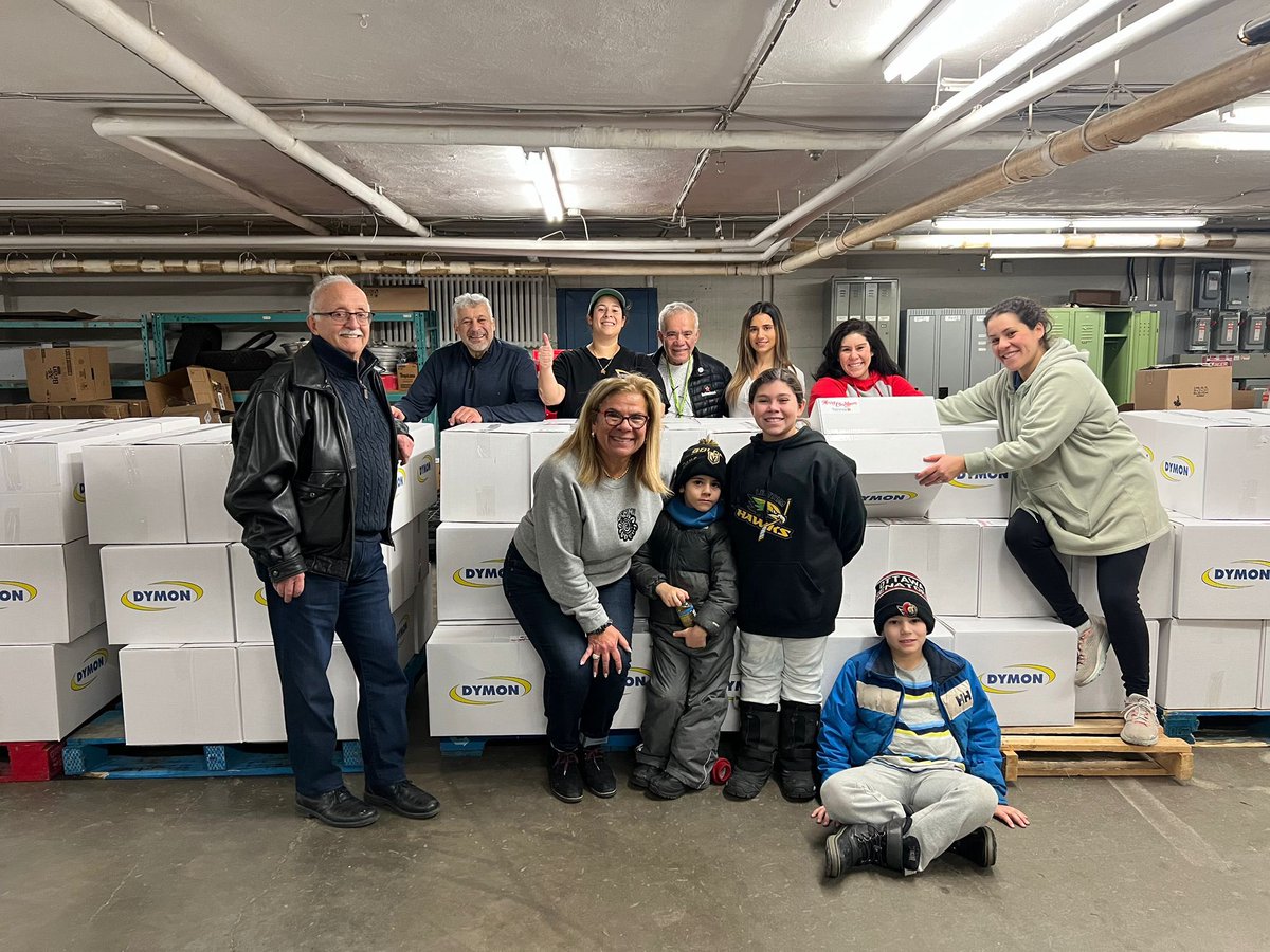 eli_tannis's tweet photo. Tannis 21 annual Christmas tradition continues, preparing over 200 food baskets for residents of Ottawa Salus Corporation. Merry Christmas 🎄 https://t.co/3dnnecFwys