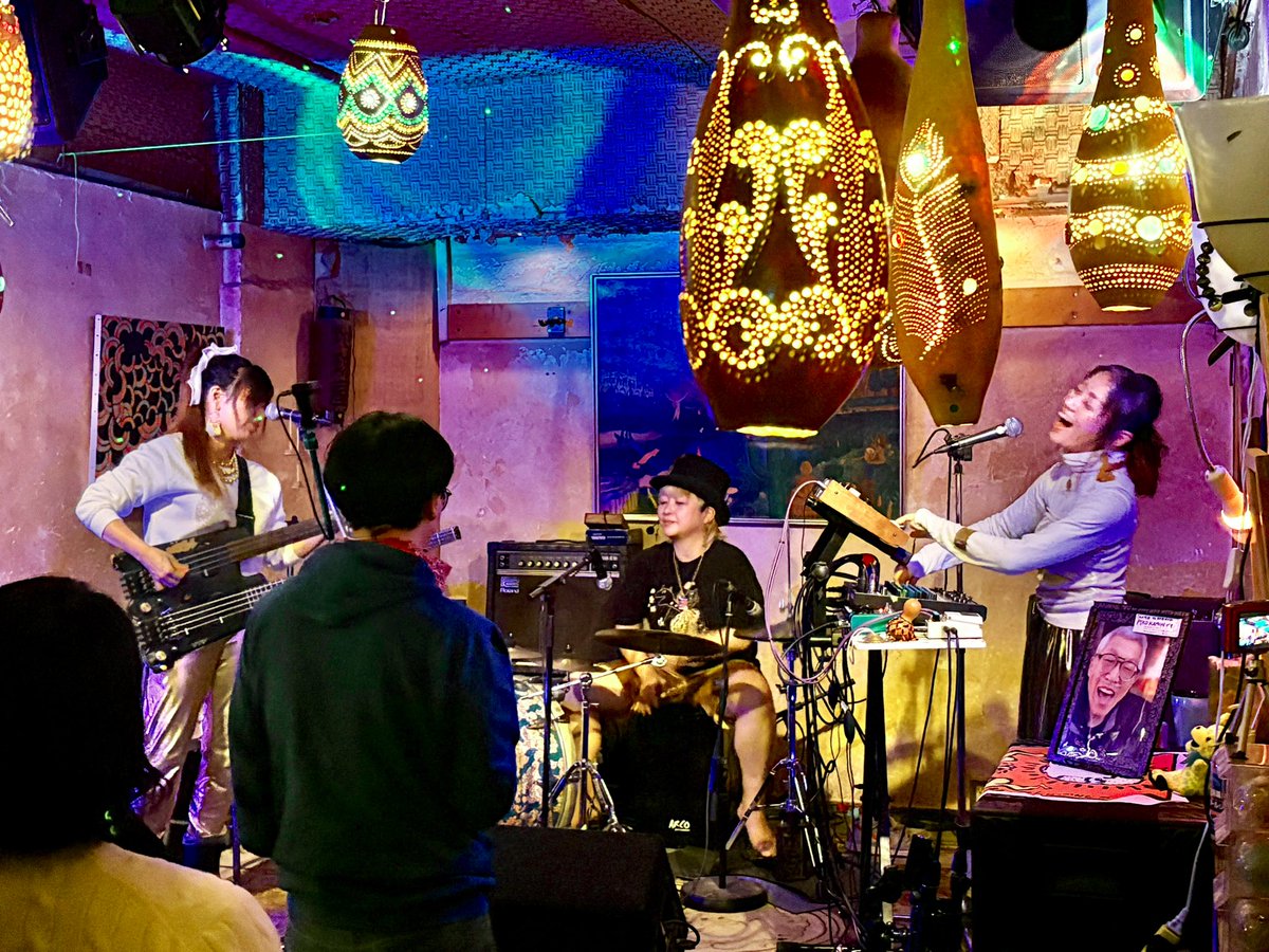 m527y's tweet photo. おはようございます✨
今朝はこんなアルバムで余韻ライブ💿
木曜日をはじめます😌🎶
#RabiRabi #LOVEWINGS #live #CD
https://t.co/pHT0d4MRud https://t.co/WMwVQWR4vv