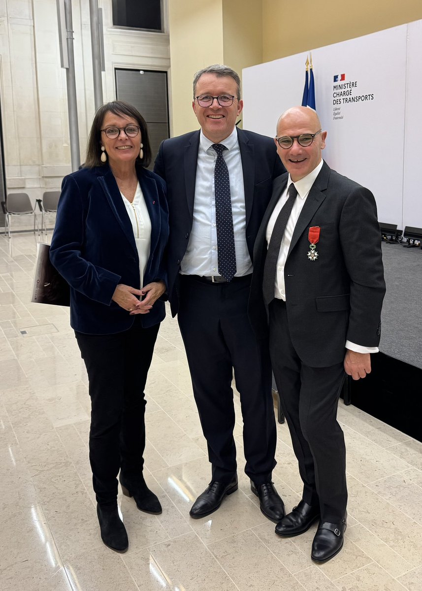 Brigitte KUSTER (@brigitte_kuster) on Twitter photo 🔴 Une belle #legiondhonneur méritée pour Fabrice Morenon remise par <a href="/durovray/">François Durovray</a> !
Quel beau parcours!
La fidélité au rendez-vous lors de ce beau moment de partage chaleureux de tous ceux qui ont jalonné sa carrière avec de belles retrouvailles amicales et politiques de tous les 🔴 Une belle #legiondhonneur méritée pour Fabrice Morenon remise par <a href="/durovray/">François Durovray</a> !
Quel beau parcours!
La fidélité au rendez-vous lors de ce beau moment de partage chaleureux de tous ceux qui ont jalonné sa carrière avec de belles retrouvailles amicales et politiques de tous les