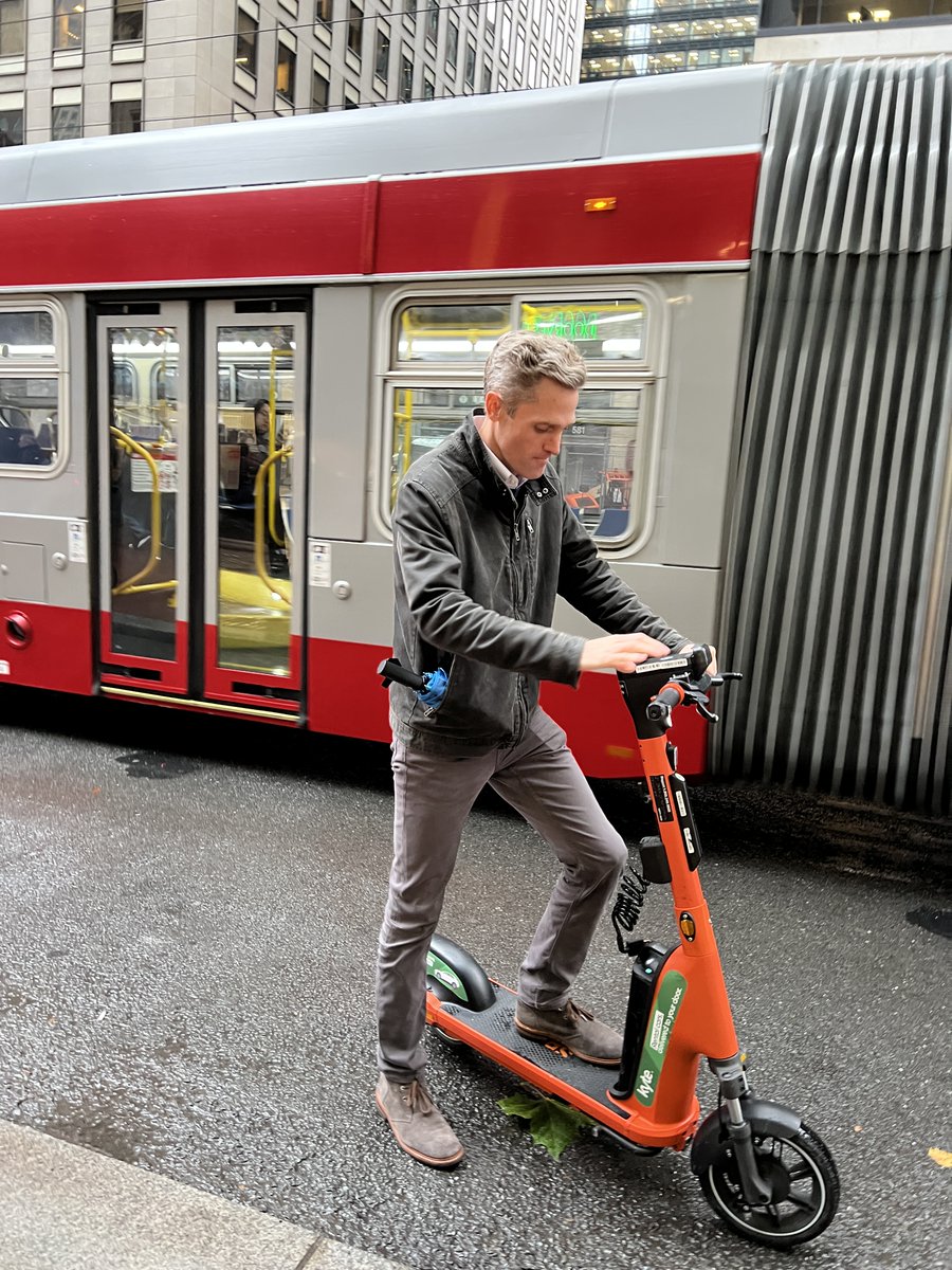 DriveKyte's tweet image. Big news!✨@ridespin and Kyte have teamed up to make travel even easier! Whether it’s a Spin scooter for a quick ride or a Kyte car delivered to your door, we’ve got you covered. To kick it off, the Kyte team took a spin on the scooters in SF! Shoutout to @ridespin & @BirdRide!