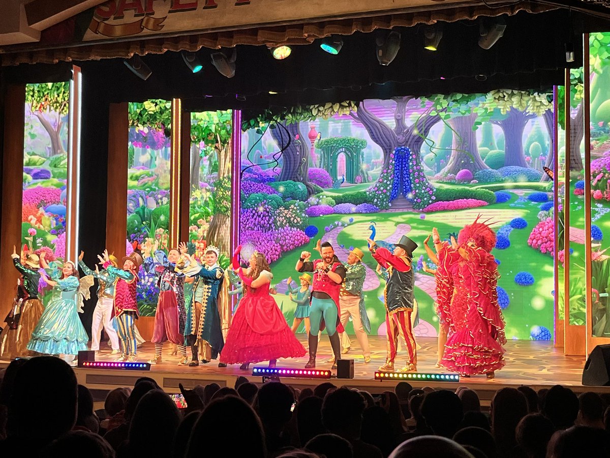 pamblo's tweet photo. Just back from Beauty and the Beastie, laughed from start to finish, it’s a must go see! Righty Tighty!!! @GlasgowPavilion #glasgowpanto https://t.co/GNurw2UVKA