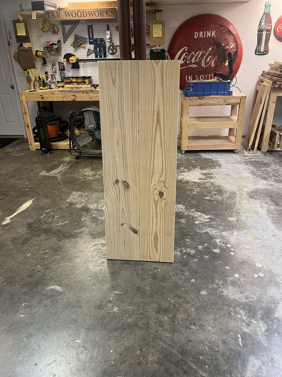 tamdrwoodworks's tweet image. This coffee bar is coming along nicely. #coffeebar #sidetable #allin #dewaltt  #minwax #kregjig #dewalttough #dewalttools #minwaxstain #minwaxdarkwalnut ##minwaxpolycrylic #pleasantviewtn #tennessee #kingpymyself #eood #pinewood #furniture #handmadefurniture #nashville #tennessee