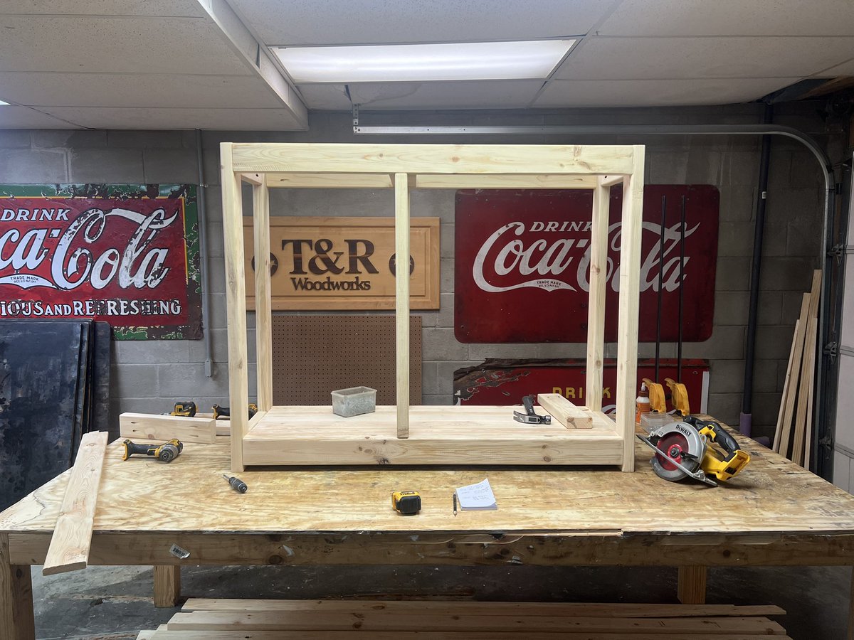 tamdrwoodworks's tweet image. This coffee bar is coming along nicely. #coffeebar #sidetable #allin #dewaltt  #minwax #kregjig #dewalttough #dewalttools #minwaxstain #minwaxdarkwalnut ##minwaxpolycrylic #pleasantviewtn #tennessee #kingpymyself #eood #pinewood #furniture #handmadefurniture #nashville #tennessee