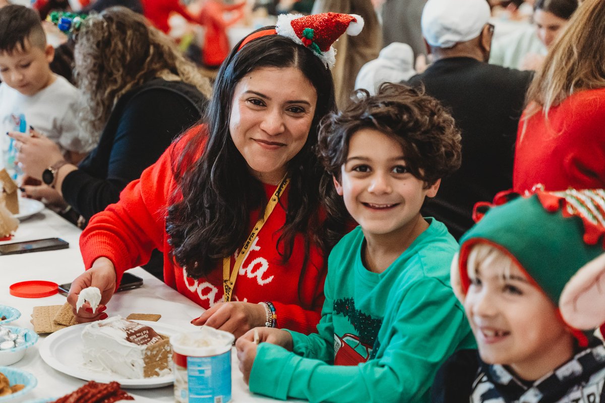 BethpageUFSD's tweet photo. 🎄✨ Holiday Cheer at CBS! ✨🎄

Today, CBS students got into the festive spirit by building gingerbread houses with their special guests! 🏠🍭 It was a heartwarming day filled with laughter, creativity, and holiday magic. ❤️🎅
#HolidayCheer #GingerbreadFun #WeAreBethpage https://t.co/5SouuWAANL