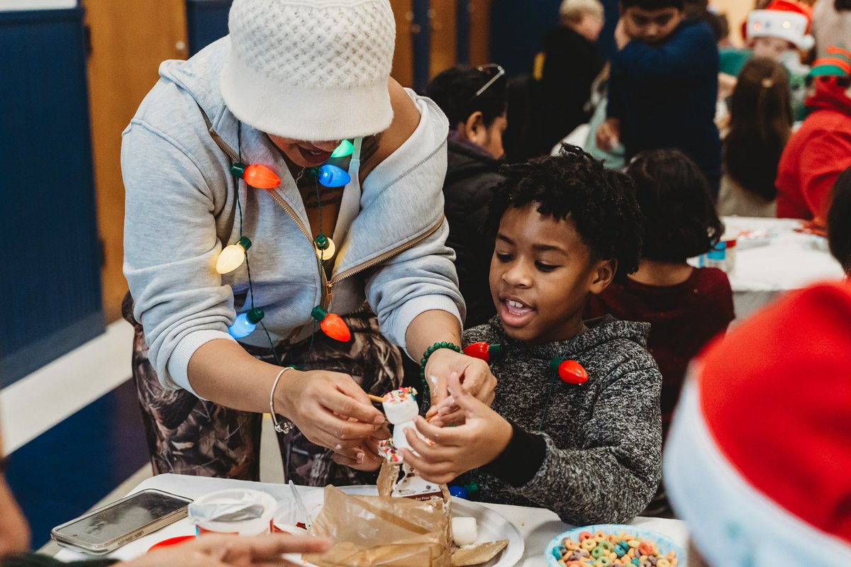 BethpageUFSD's tweet photo. 🎄✨ Holiday Cheer at CBS! ✨🎄

Today, CBS students got into the festive spirit by building gingerbread houses with their special guests! 🏠🍭 It was a heartwarming day filled with laughter, creativity, and holiday magic. ❤️🎅
#HolidayCheer #GingerbreadFun #WeAreBethpage https://t.co/5SouuWAANL
