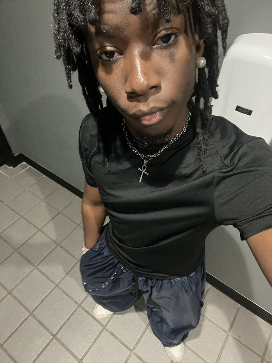 whotookjax's tweet image. Jax and his bathroom adventures #frfr