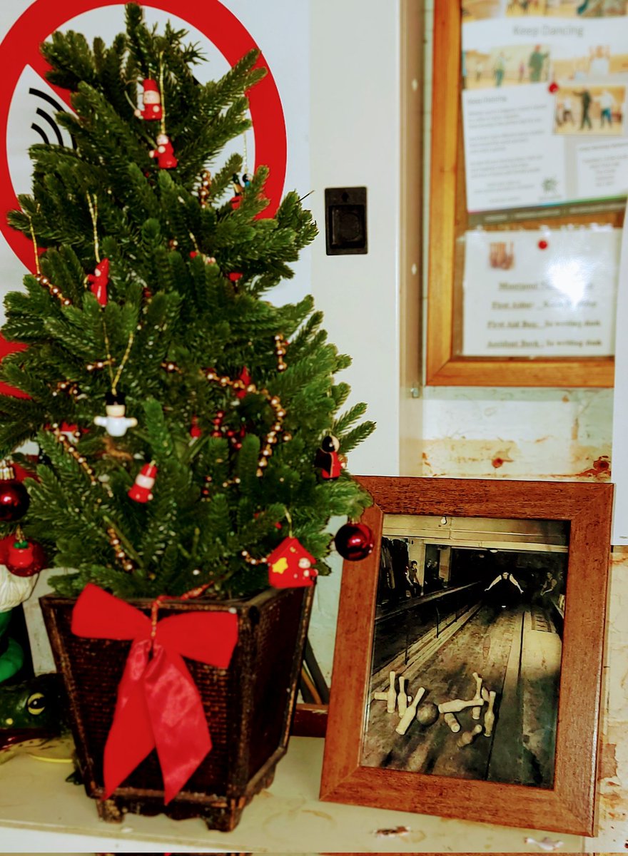 MoorpoolSC's tweet image. Just had our Christmas party and awards evening. Our president awarded our new knockout Cup. We wish everyone a very Happy Christmas and 2025 🎄Next meeting on 6th January.