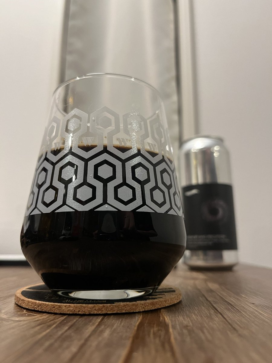 beer_telling's tweet photo. ドロっとチョコに強めのココナッツ、メープル、ナッツ。書いてること全部感じるな!コゲ感が香ばしくてめちゃくちゃ良い仕事してる。12%のハイアルをフルに活かした濃厚で複雑な甘さ。
インペリアルスタウトって、本当に、いいですよねぇ。
#クラフトビール #Finback #RootAndBranch #RootBranch https://t.co/hZHmGvEwBu