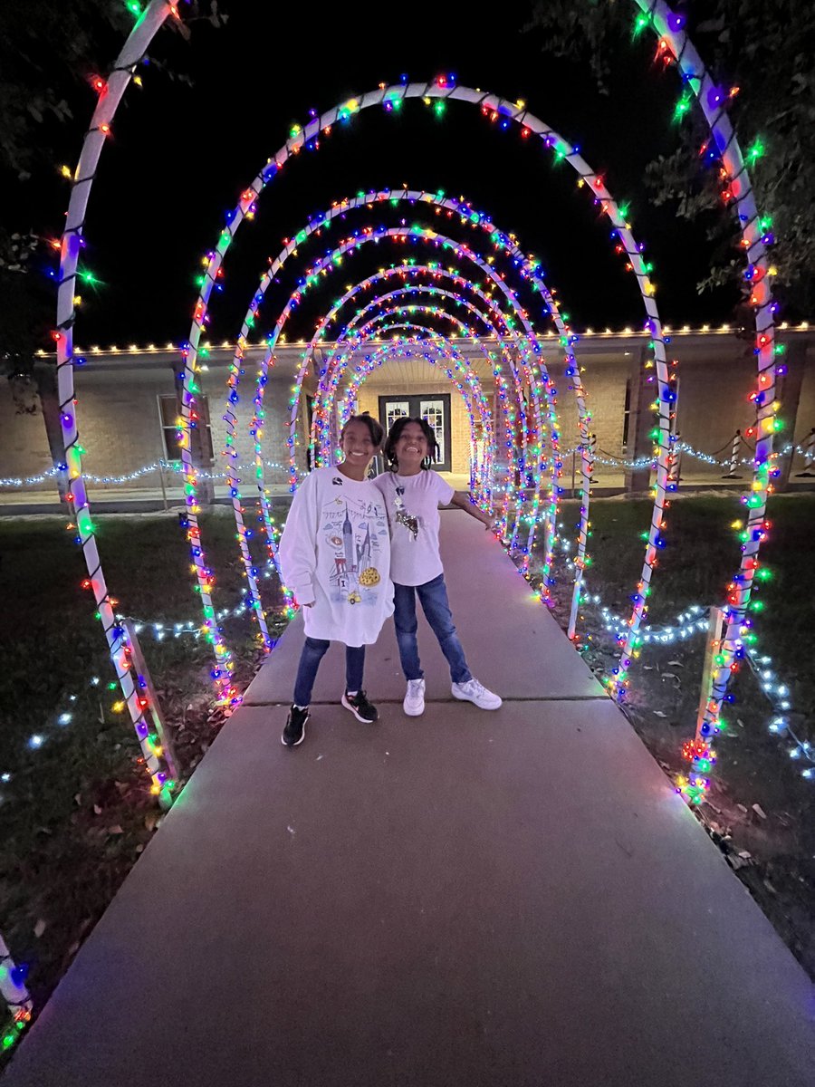 TechTeacherMorg's tweet image. The @vctrain is our Christmas 🎄 tradition! We have been there 7 years in a row. Started with 2 kids, now 4! Thank you for all you do! We love seeing the growth. #athread