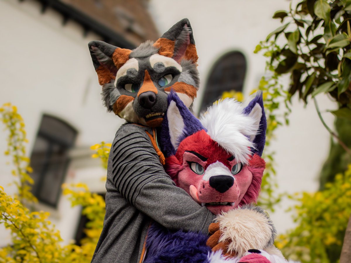 I am not small, he is just very tall... &gt;.&gt;

🟤<a href="/RenfirFolf/">Astralis</a>
📸<a href="/XaviPurr/">🇳🇱 Xavier 🐾</a>