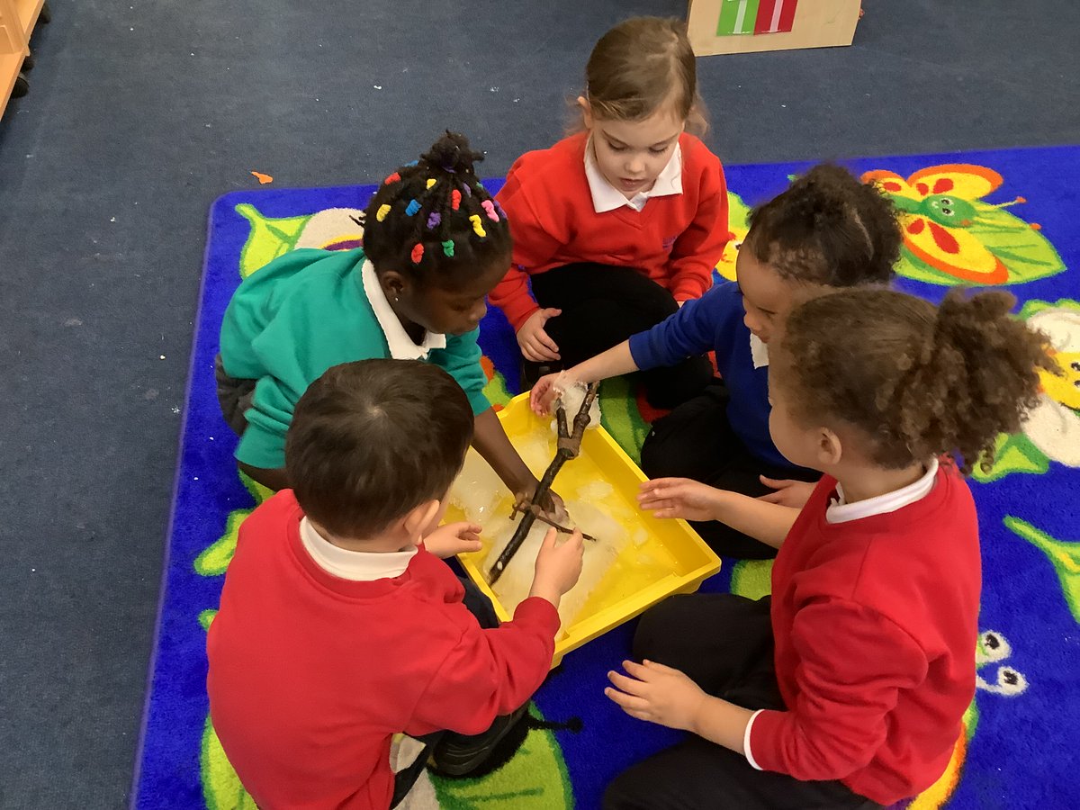 LarkHallPrimary's tweet photo. During STEAMWeek, weβve been working hard to figure out how to free our Stickman from the ice. We tried breaking the ice with a hammer, creating cracks using salt, and melting the ice with both cold and hot water. #lheyfs #nursery #lhhgsu #eyfscelebrations #lhstu #lhsteamweek https://t.co/jEPpPW7stP