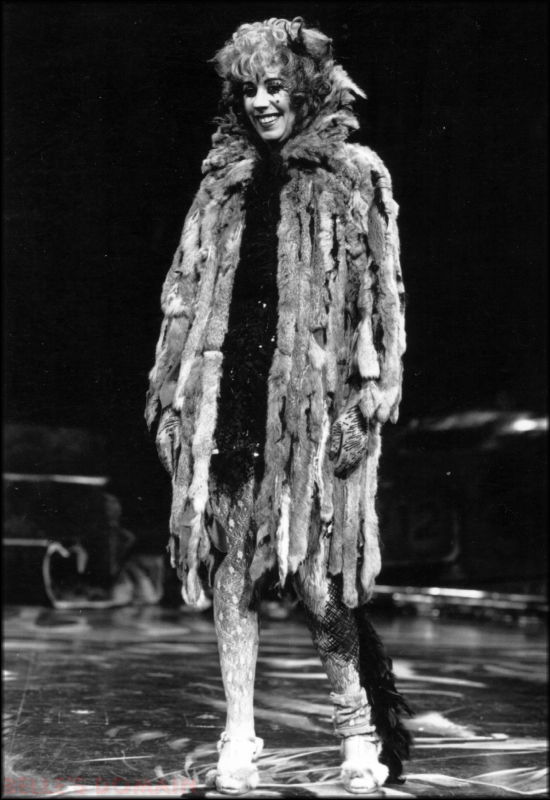40 years ago tonight, Marti returned to the New London Theatre for the second time to play Grizabella in the iconic original London production of Cats.