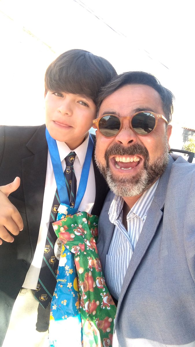 Me siento feliz, mi amado hijo es el mejor de su curso. Un primer lugar que corona un año difícil, de perder a un tata, de enfermedades y obstáculos. Pero nuestra sangre nos da la fuerza para seguir y ganar. Somos humildes y felices, llenos de dicha y paz.