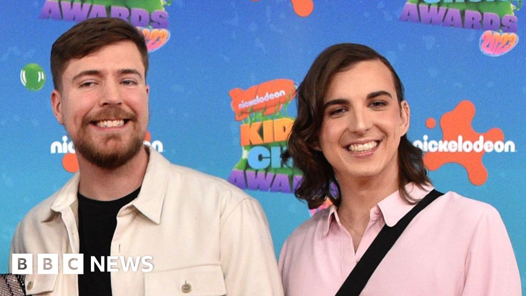 RickFromStorage's tweet photo. Is Mr. Beast actually big queerbo? Also, what the fuck is standing next to him?!? https://t.co/jKdweWGKrR