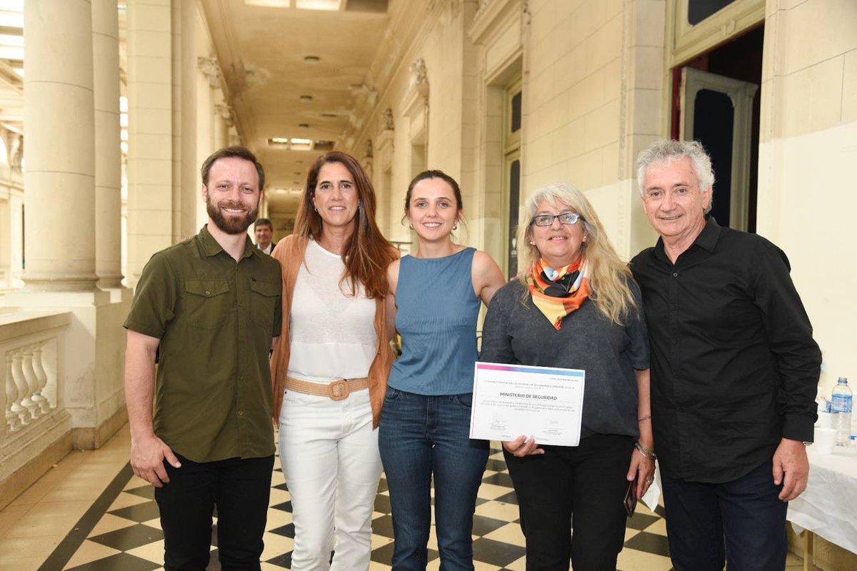 BMeglia's tweet photo. Cerramos la actividad con una emotiva presentación artística a cargo de la escuela ‘La Tanguera’, donde jóvenes y adultos con discapacidad compartieron diferentes piezas de tango, demostrando el poder transformador de la cultura como herramienta de inclusión. https://t.co/81YrvhMfC7