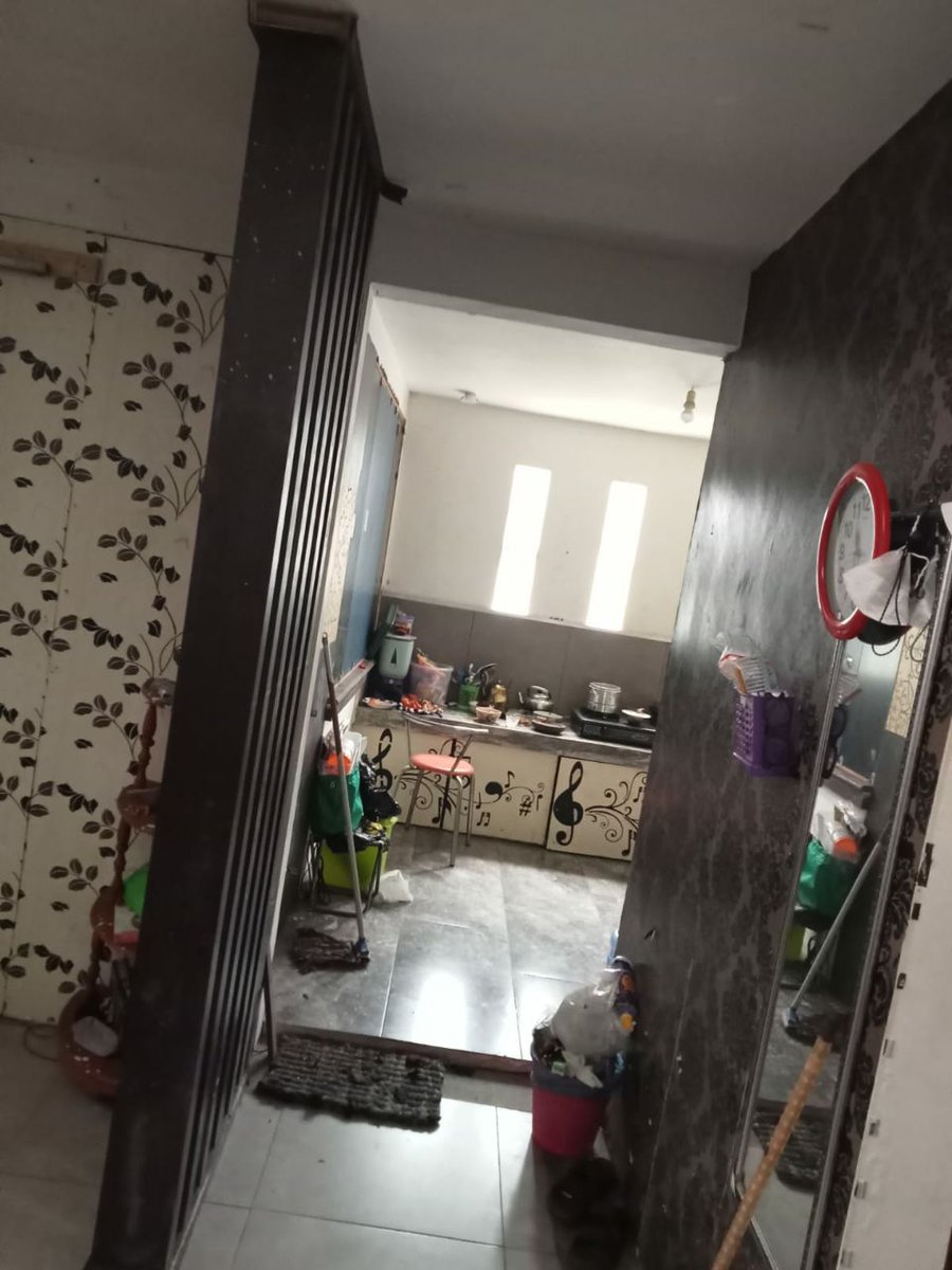 onlybadthingss's tweet photo. Dijual Rumah 2 Lantai di Mulyorejo Kota Malang, 80m.

- Kamar Tidur 3
- Kamar Mandi 1
- Air Hippam
- Listrik 900W
- Dekat dengan Kampus Unmer dan Unikama
- 1 menit ke Puskesmas Mulyorejo
- Tanah Kavling (Bukan Perumahan/Kampung)

400 nego, butuh terjual cepat.
@infomalang https://t.co/wX5E3JIr44