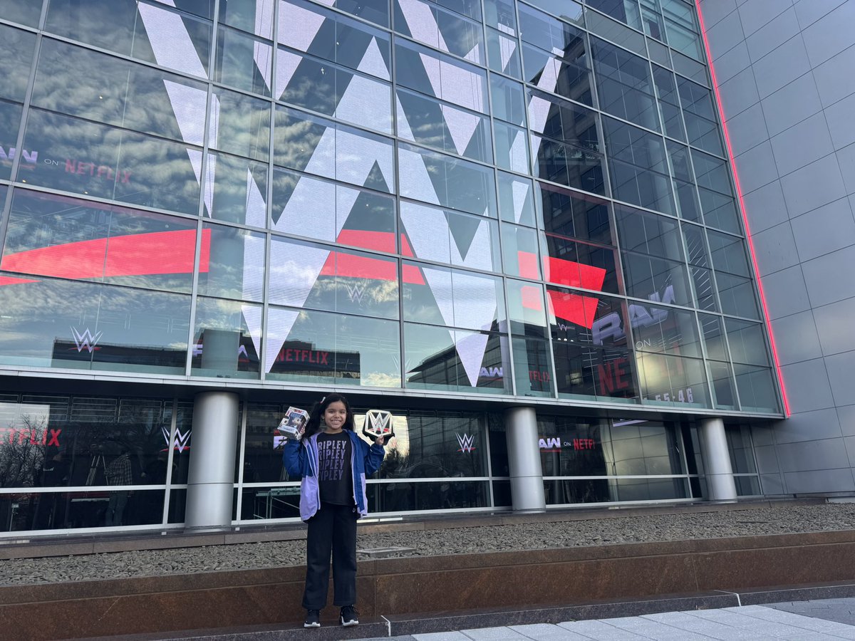 jwcampozano's tweet photo. @WWE @YaOnlyLivvOnce @RheaRipley_WWE @netflix @RheaRipley_WWE @WWE It was my daughter who shouted I love you! https://t.co/uvySQlngiG