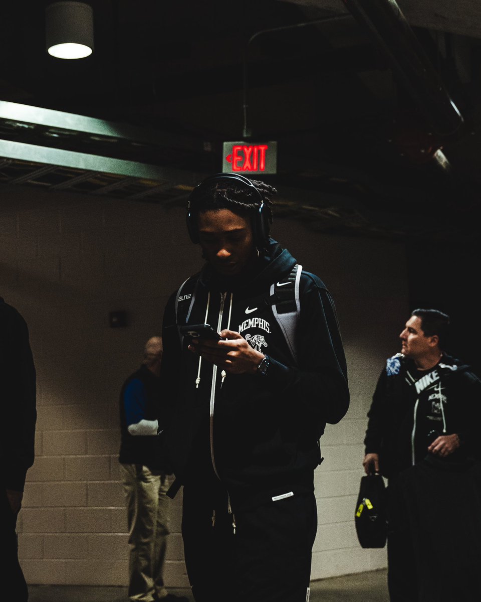 Memphis_MBB's tweet photo. Tunnel vision https://t.co/FMvOadPSVo
