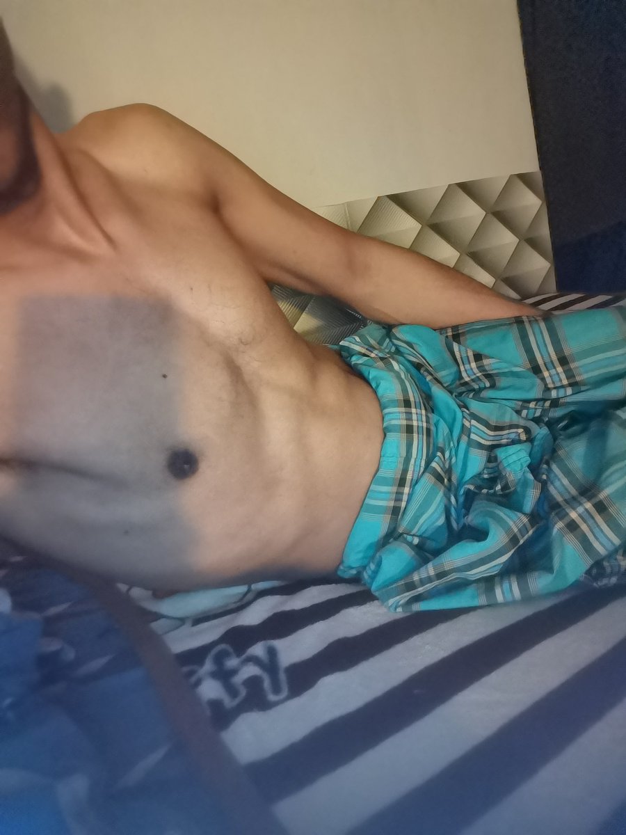 Selamat pagi semuanya.
Hari ni cuti.
Santai2 dlm bilik seorg diri.