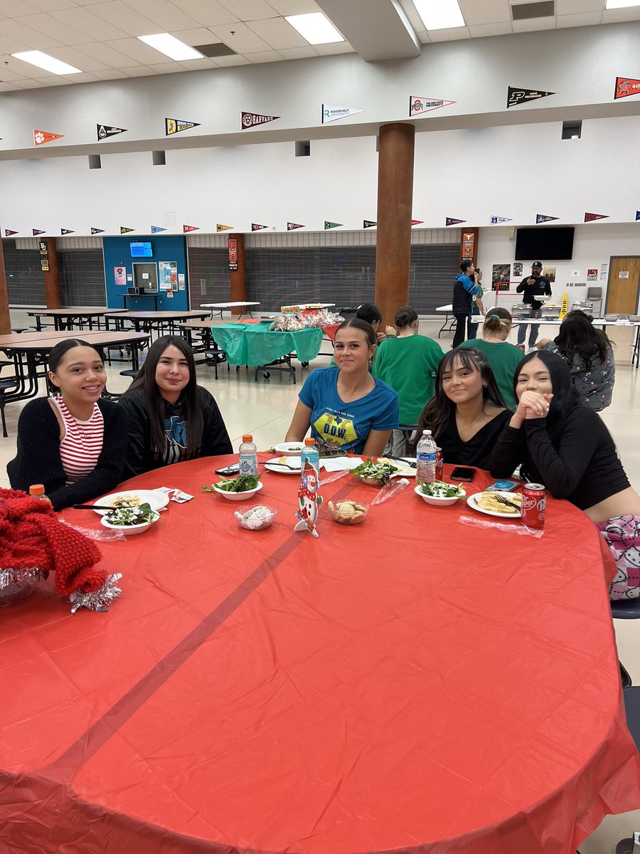 PHHSSoftball3's tweet photo. We had so much fun at our Holiday Party! Good food, good laughs, and good company! 🥳🌲🎁 https://t.co/H2ebXPyKQE