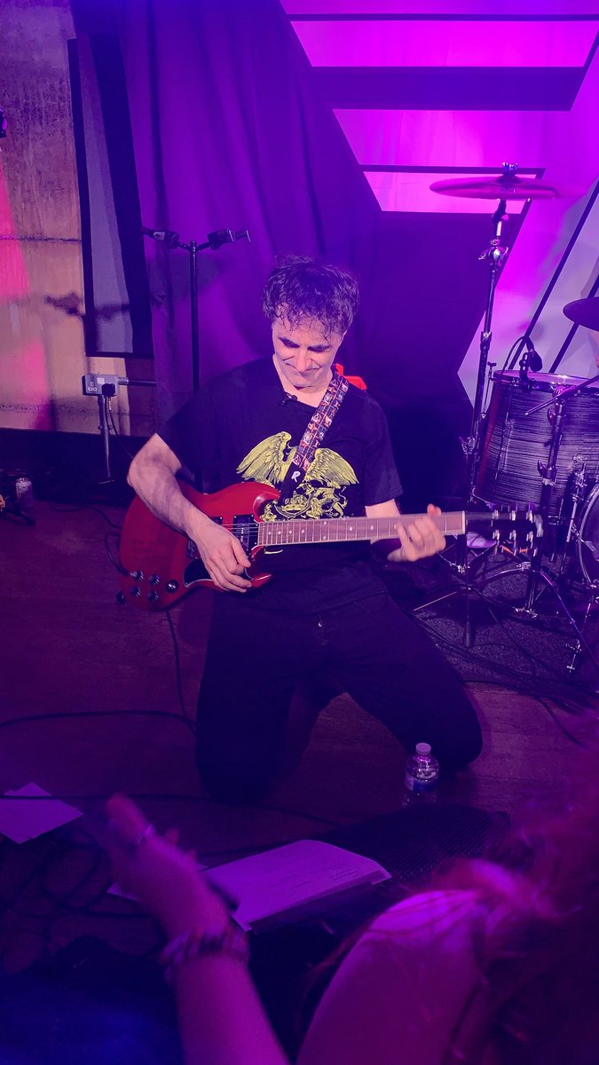 Sarahstaffie's tweet image. the latest new kid on the guitarist block #Fitzpatrick #superguitarist #rock #lowerthirdsoho #fitzmas