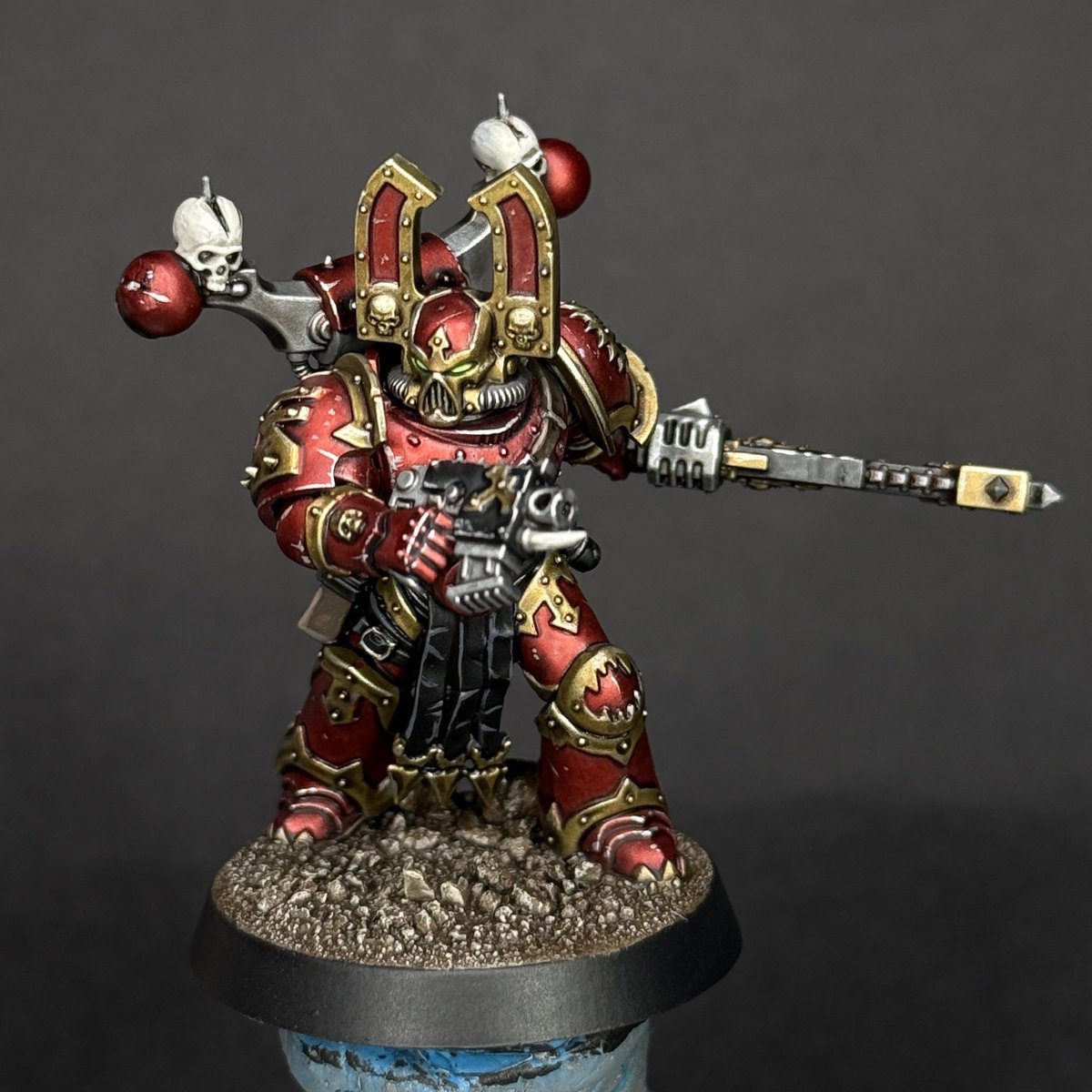 Another test model for my ongoing chaos commission for <a href="/tabletop_titans/">Tabletop Titans</a> paint studio! #warhammer40k #warhammer40000 #blacklegion #chaosspacemarines #hereticastartes #chaos #ruinouspowers #khorne #worldeaters #warhammercommunity #paintingwarhammer #tabletoptitans