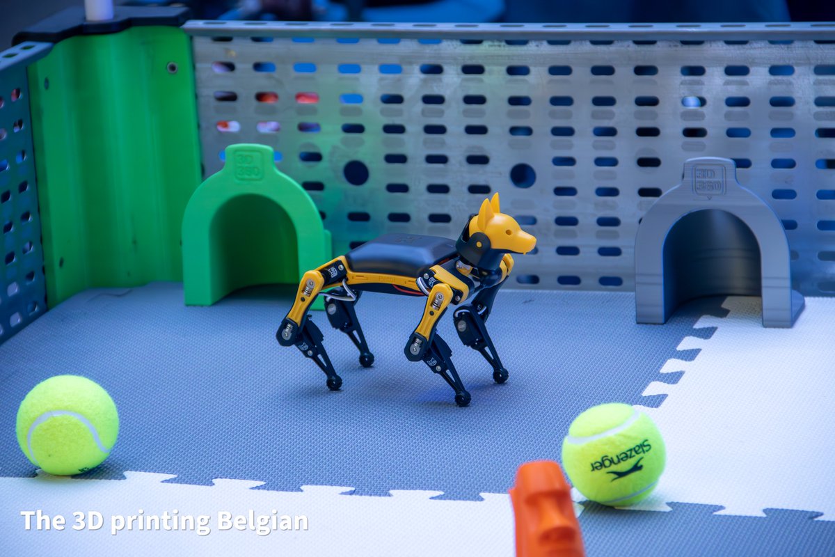 Took some pictures at the <a href="/3D360ltd/">3D 360</a> booth. Dont really have enough space/brain power to type down all they do but check them out at. They do stuff like courses to train people in 3D printing and alot more. They had a fun booth with a lil challenge with a cute robot dog. want one.