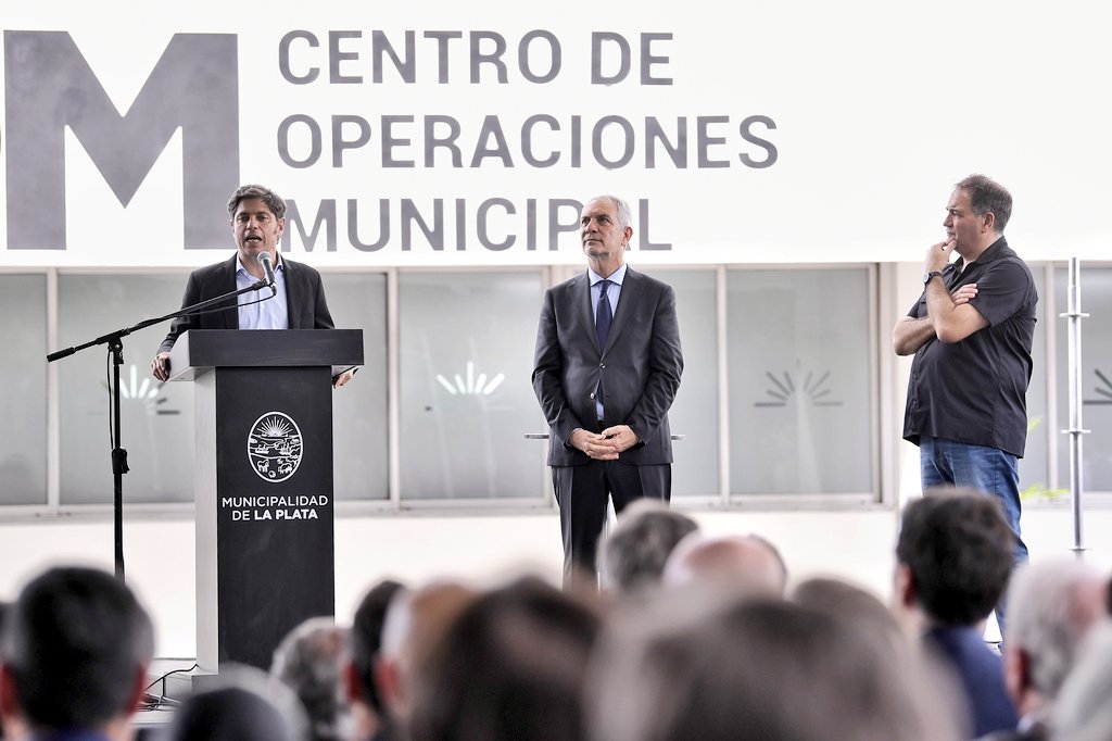 joserarteaga's tweet photo. 🖥️🚨 Inauguración del nuevo Centro de Operaciones Municipal de #LaPlata.

Acompañamos al intendente @Alak y al gobernador @Kicillofok a la puesta en funcionamiento del COM, el polo de seguridad que tendrá bajo su órbita todas las áreas vinculadas a la protección ciudadana y el orden público.
Este espacio contará con tecnología de última generación y será  uno de los más modernos en la provincia. 

Esta iniciativa es una clara demostración de como a través de la inversión pública y un Estado presente, se puede brindar más cuidados a las y los vecinos.