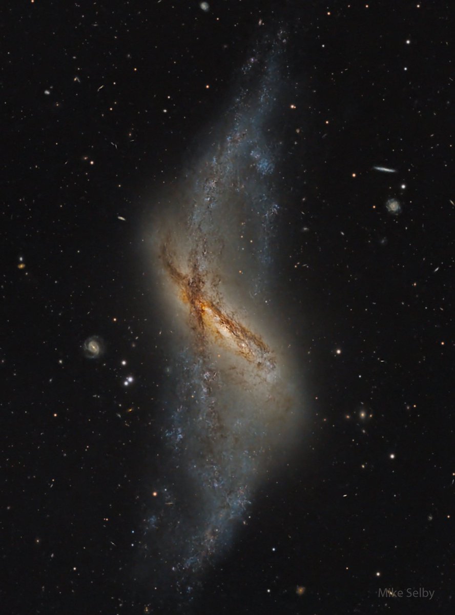 'NGC 660: Polar Ring Galaxy' From the #NASA_App : 
apod.nasa.gov/apod/ap241218.…